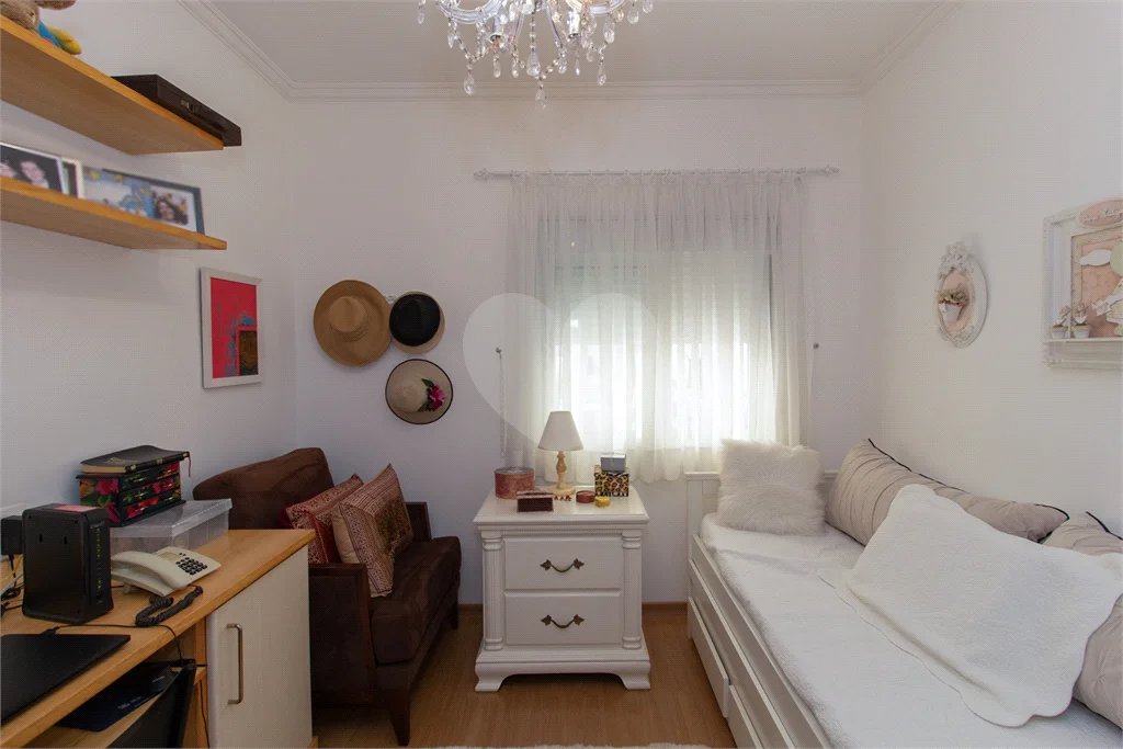 Casa Térrea a VENDA na Vila Bertioga com 3 suítes 3 vagas