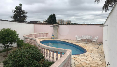 Casa à venda com 2 quartos, sendo 3 suítes,  em Vila Oliveira, Mogi das Cruzes, SP