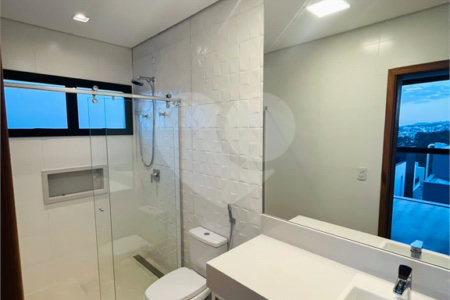 Casa à venda com 4 quartos, sendo 3 suítes, no condomínio Real Park Arujá, Arujá - SP