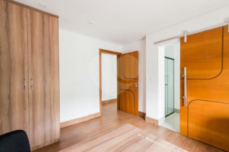 Casa Térrea à venda com 5 suítes em Jardim Marajoara, São Paulo, SP