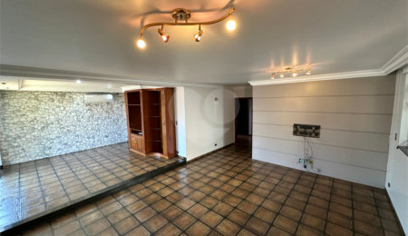 Casa à venda com 3 quartos, sendo 1 suíte,  em Bosque da Saúde, São Paulo, SP