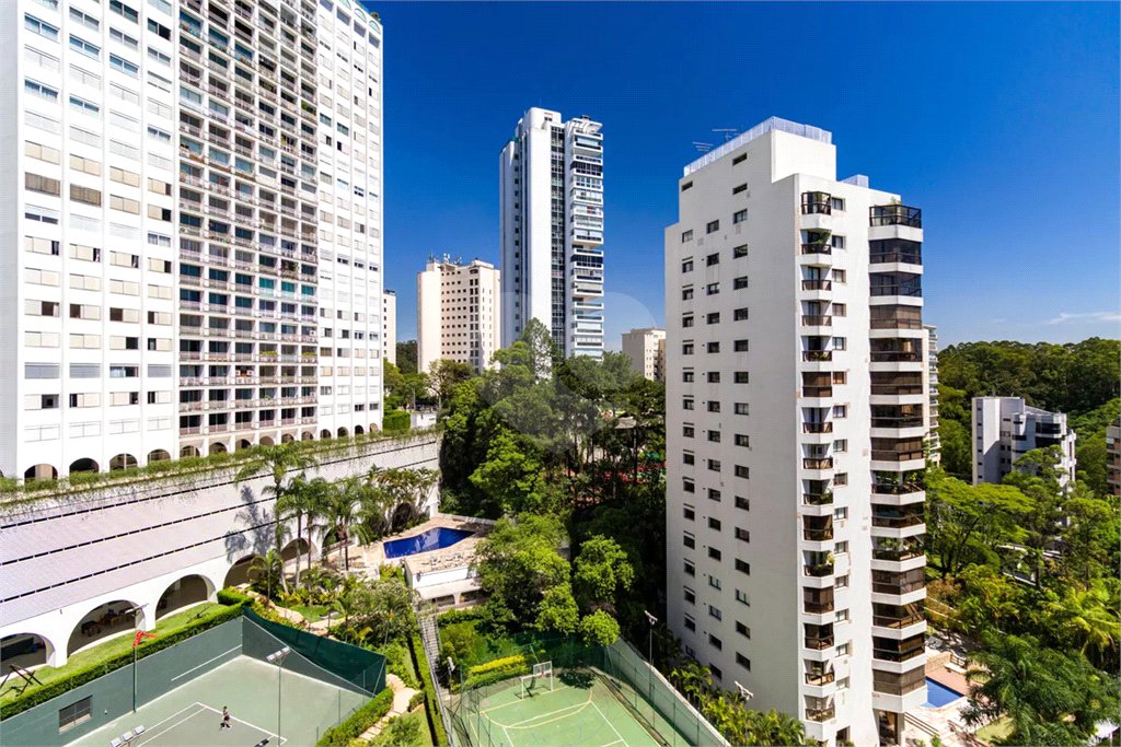 Apartamento à venda com 4 quartos, sendo 2 suítes, em Real Parque, São Paulo, SP