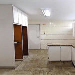 Sobrado à venda com 4 quartos, sendo 1 suíte, em Pinheiros, São Paulo, SP