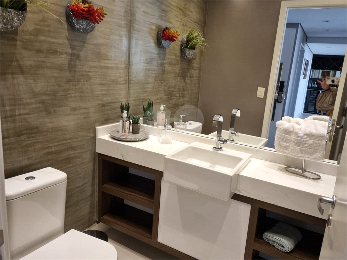 Apartamento à venda com 3 suítes em Vila Suzana, São Paulo, SP