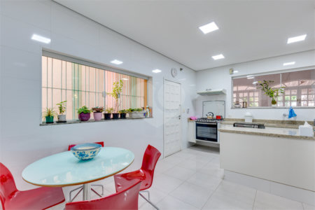 Casa à venda com 4 quartos, sendo 1 suíte, em Brooklin Paulista, São Paulo, SP
