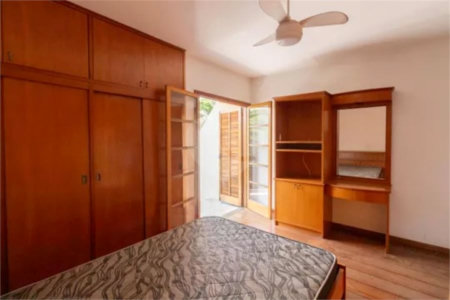 Sobrado à venda com 4 quartos em Jardim das Vertentes, São Paulo, SP