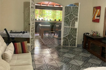 Casa à venda com 3 quartos, sendo 1 suíte, em Jardim Pinheiros, São Paulo, SP