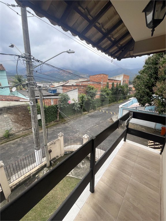 Casa à venda com 5 quartos, sendo 3 suítes, no condomínio Recanto das Palmeiras, Rio de Janeiro - RJ
