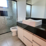 Casa para alugar com 3 quartos, sendo 1 suíte, no condomínio Chácaras Brasil, Atibaia - SP