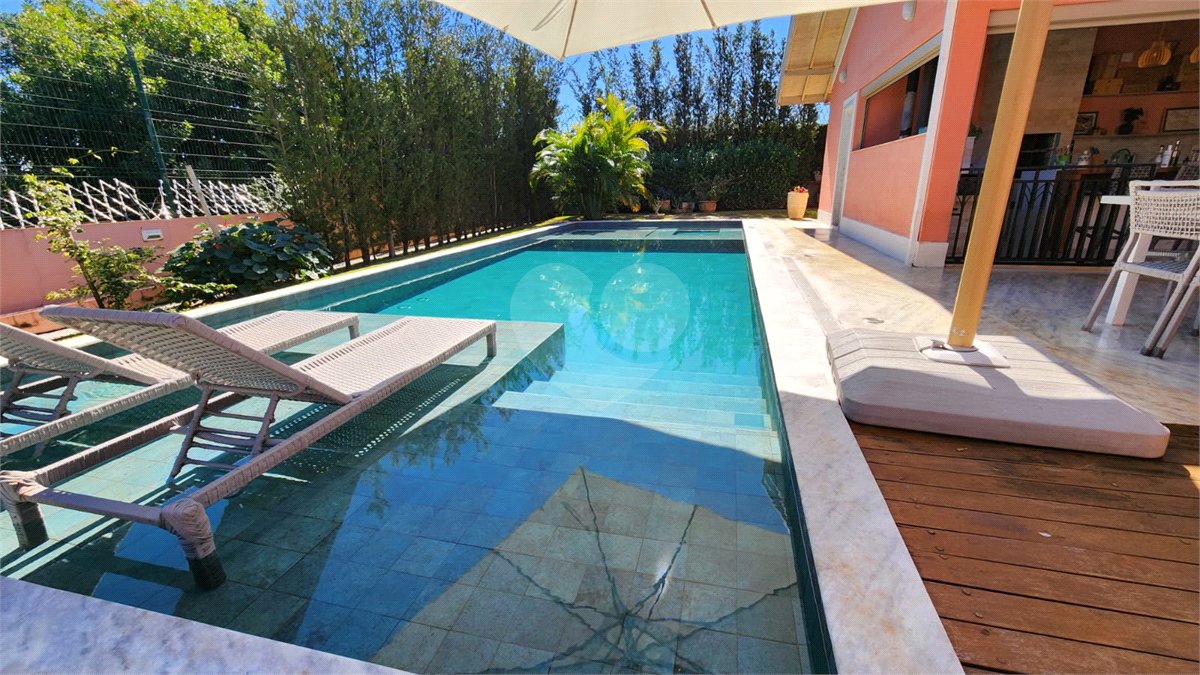 Casa à venda com 4 quartos, sendo 2 suítes, no condomínio Residencial Jardim Primavera, Louveira - SP
