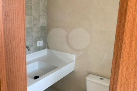 Casa à venda com 3 suítes em Vila Petrópolis, Atibaia, SP