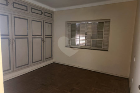 Sobrado à venda com 4 quartos, sendo 1 suíte, no Centro, Araraquara, SP