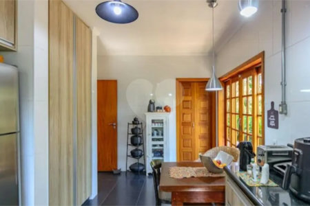 Casa à venda com 4 quartos, sendo 2 suítes,  em Granja Viana, Cotia, SP
