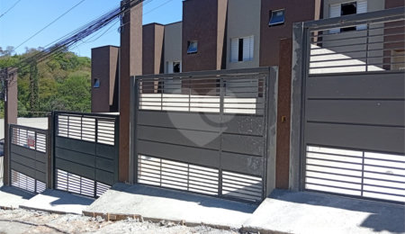 Sobrado à venda com 2 quartos, sendo 1 suíte, em Vila Clarice, São Paulo, SP