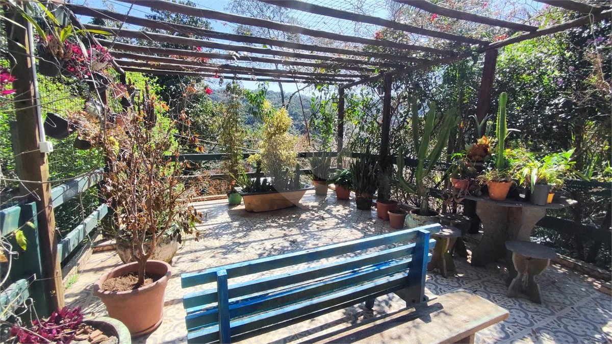 Casa á venda em condominio em Caieiras SP