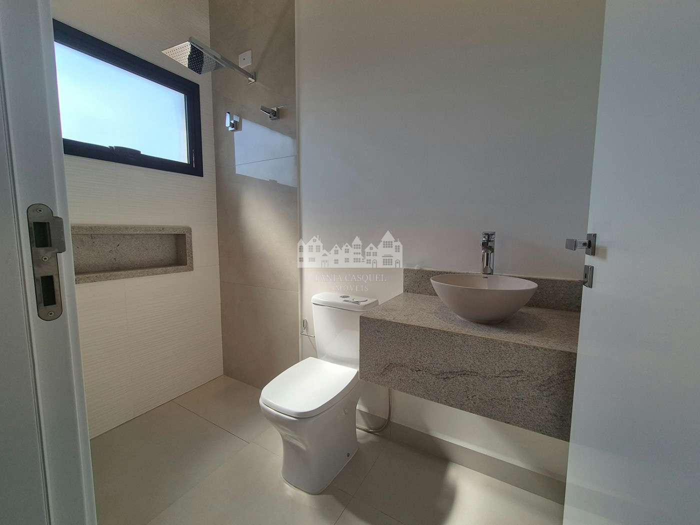 Casa térrea moderna com piscina privativa à venda no Jardim dos Pinheiros, em Atibaia