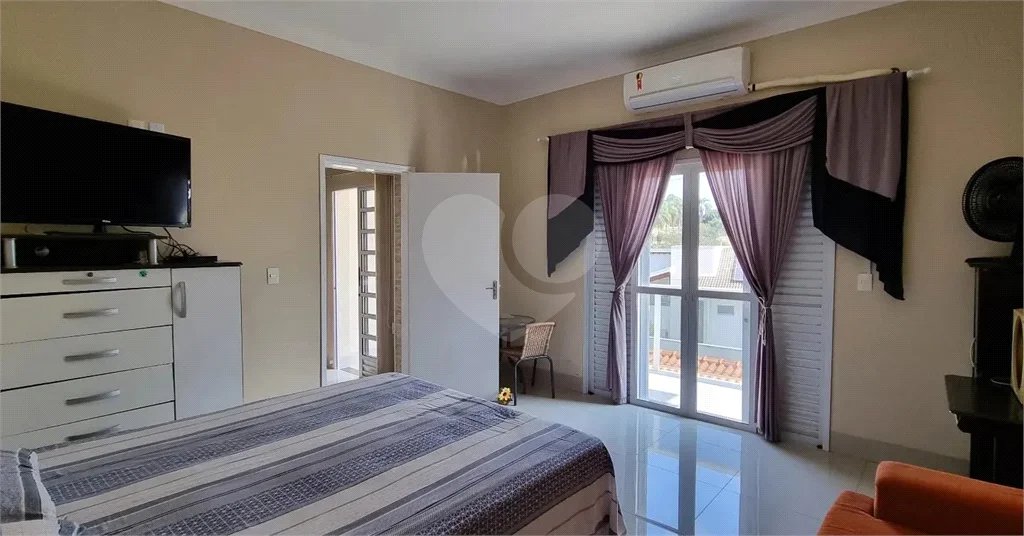 Casa à venda com 3 quartos, sendo 1 suíte, no condomínio Chácaras do Lago, Vinhedo - SP