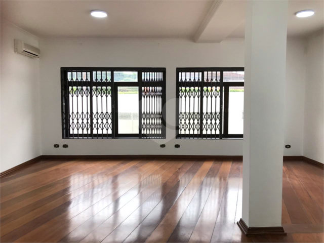 Sobrado à venda com 4 quartos, sendo 3 suítes,  em Alto da Boa Vista, São Paulo, SP
