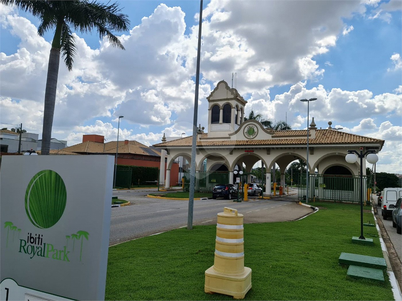 Casa à venda com 3 quartos, sendo 1 suíte, no condomínio Ibiti Royal Park, Sorocaba - SP