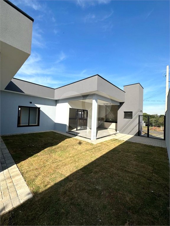 Casa à venda com 3 quartos, sendo 1 suíte, no condomínio Lagos D´icaraí, Salto - SP