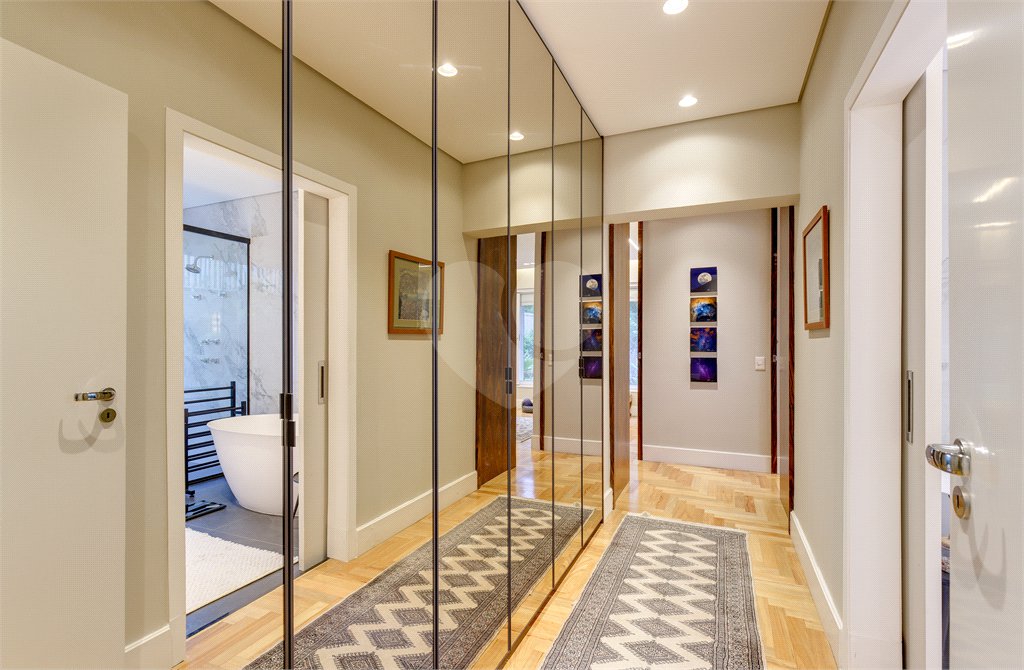 Casa Térrea à venda ou para alugar com 4 suítes em Alto da Boa Vista, São Paulo, SP