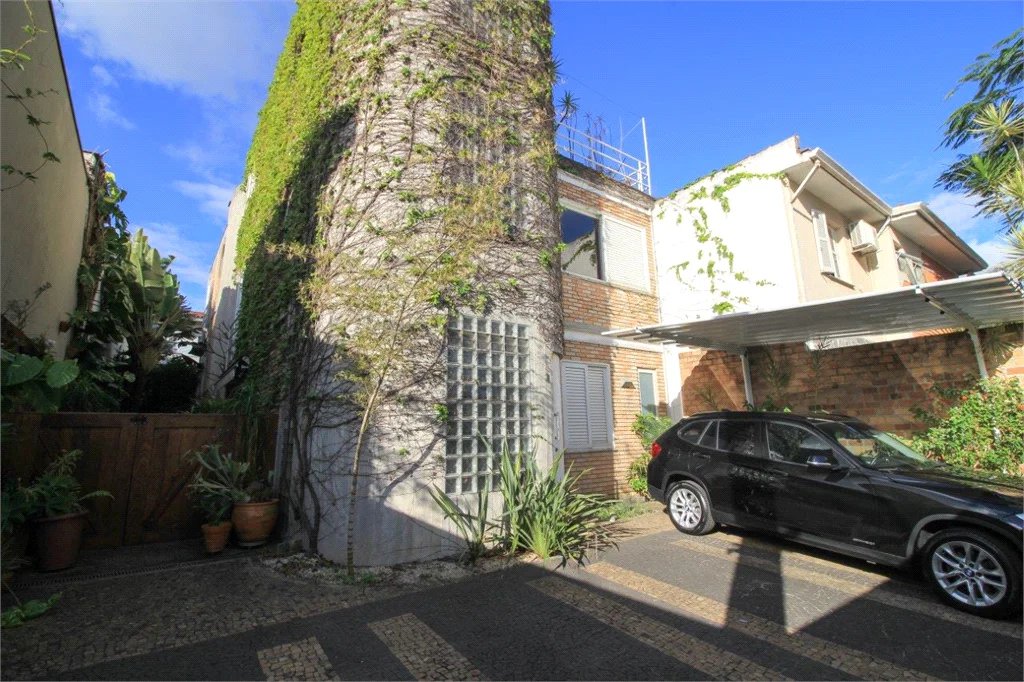 Casa à venda ou para alugar com 5 quartos, sendo 3 suítes, em Vila Madalena, São Paulo, SP