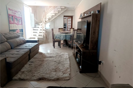 Sobrado à venda com 3 suítes em Vila Nivi, São Paulo, SP
