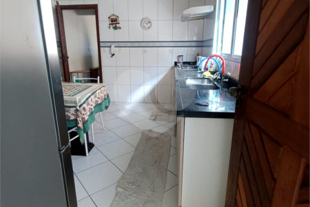 Sobrado à venda com 3 suítes em Vila Nivi, São Paulo, SP