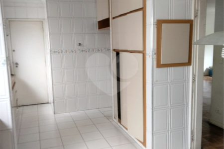 Apartamento à venda com 3 quartos, sendo 1 suíte,  em Aclimação, São Paulo, SP