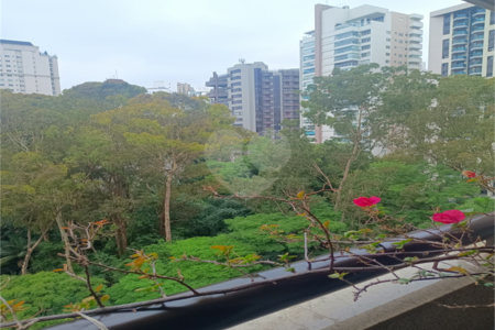 Apartamento à venda com 3 suítes em Vila Suzana, São Paulo, SP