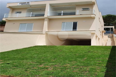 Casa à venda com 3 quartos, sendo 1 suíte, em Vila Santa Rosália, São Roque, SP
