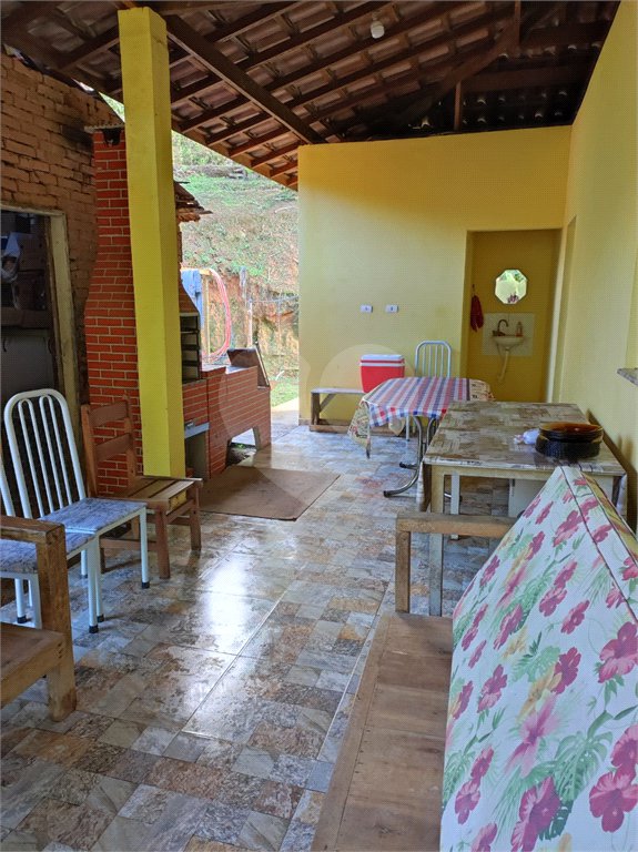Chácara à venda com 3 quartos, sendo 2 suítes,  em Parque Varanguera, São Roque, SP
