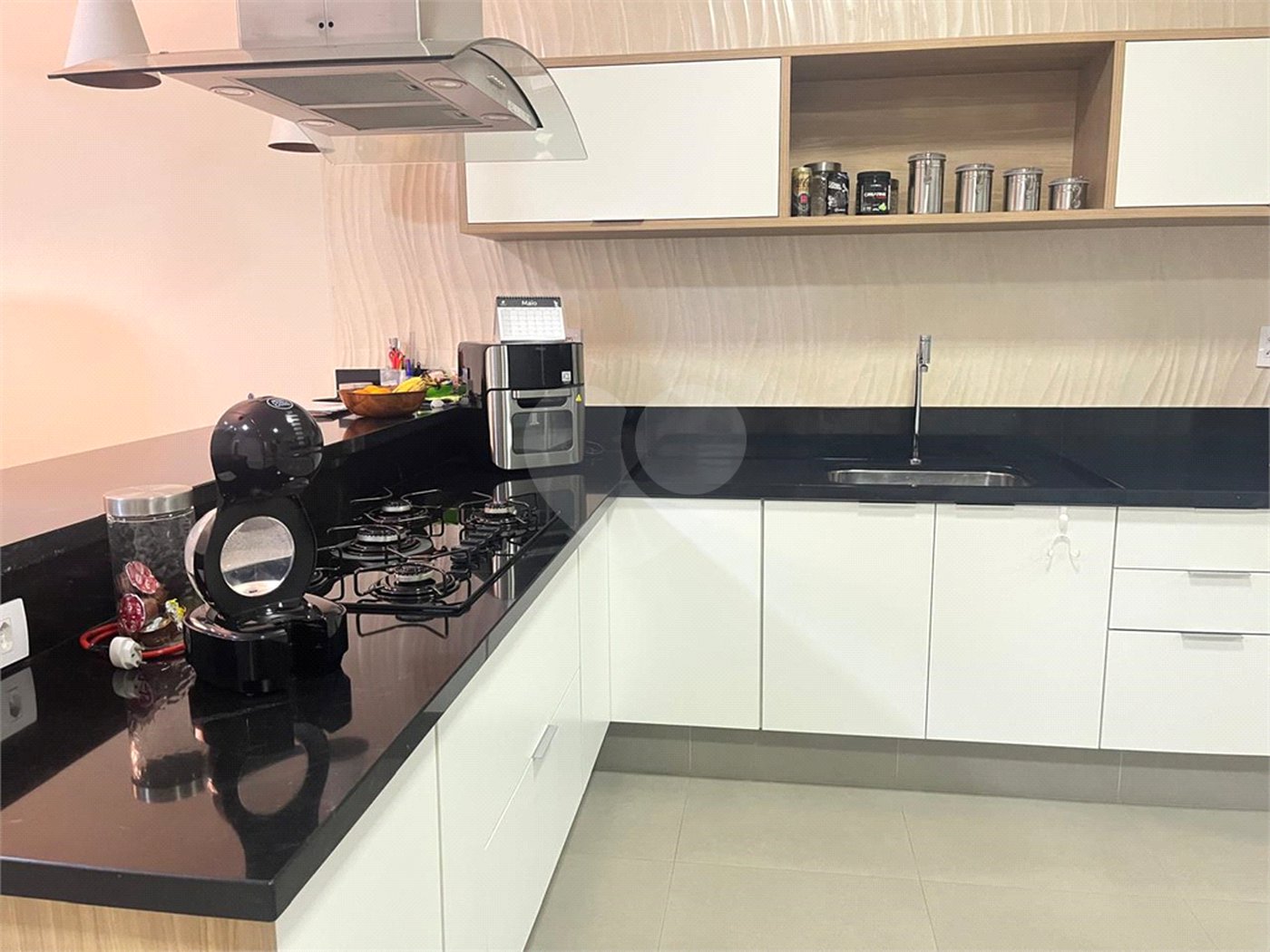 Casa à venda com 3 quartos, sendo 1 suíte, no condomínio Residencial Golden Ville, Itapetininga - SP