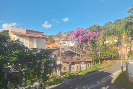 Casa à venda com 4 quartos, sendo 3 suítes, no condomínio Arco Iris, Atibaia - SP