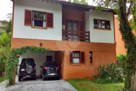 Casa à venda com 4 quartos, sendo 2 suítes,  no condomínio Ypê Branco I, São Paulo - SP