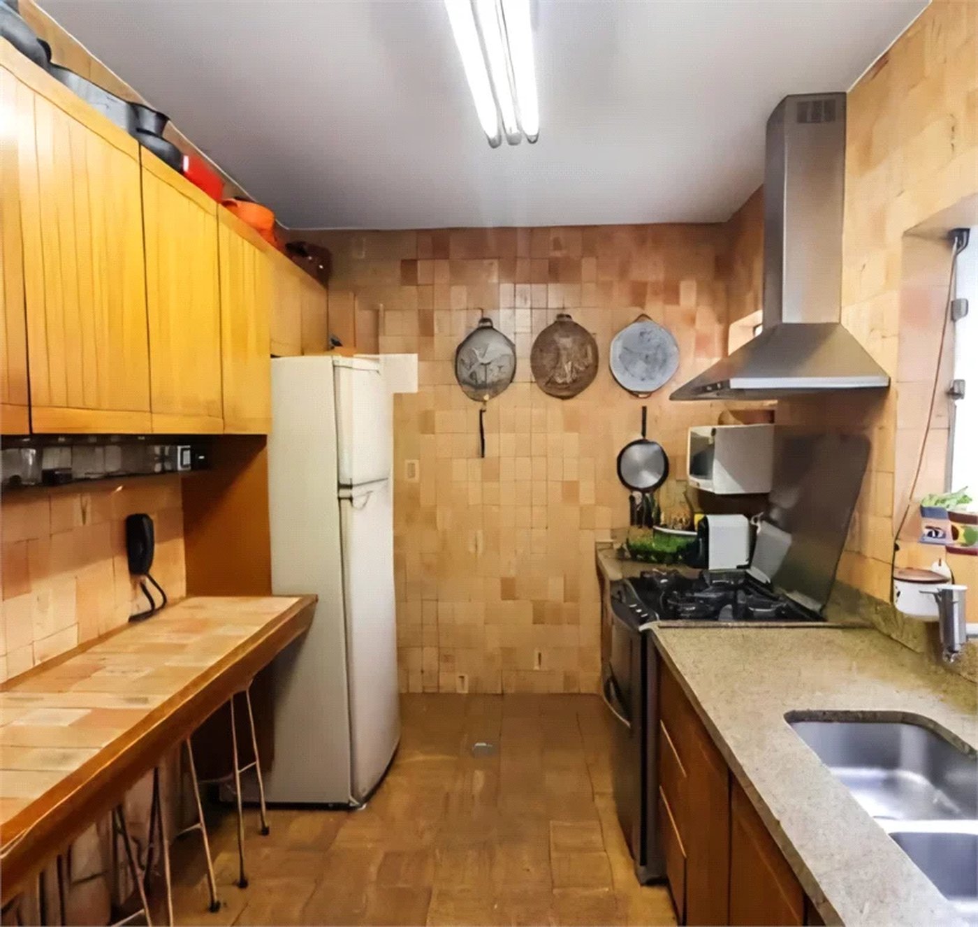 Sobrado à venda com 3 quartos, sendo 1 suíte, em Vila Universitária, São Paulo, SP
