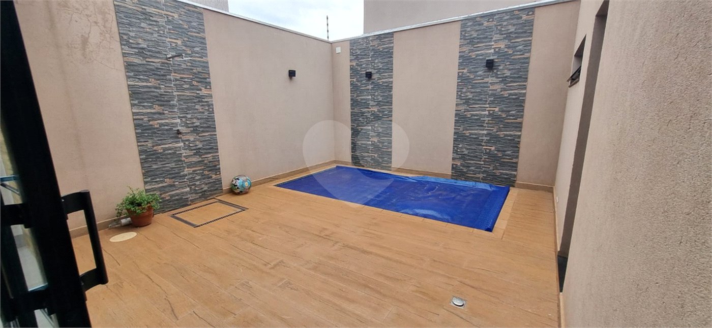 Casa à venda com 3 quartos, sendo 1 suíte, no condomínio Villas Mabel, Ribeirão Preto - SP