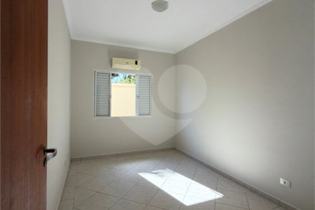 Casa à venda com 3 quartos, sendo 1 suíte, no condomínio Bela Vita, Atibaia - SP