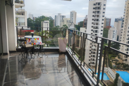Apartamento à venda ou para alugar com 4 quartos, sendo 1 suíte,  em Vila Andrade, São Paulo, SP