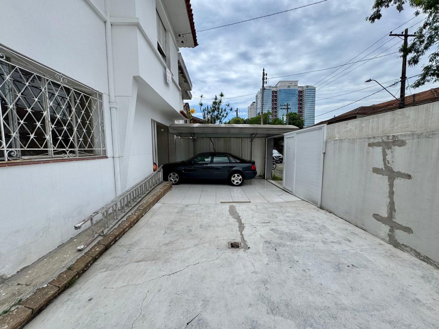 CASA AMPLA COM QUINTAL  150m² - 1.799.000,00 - Aparecida - Santos/SP