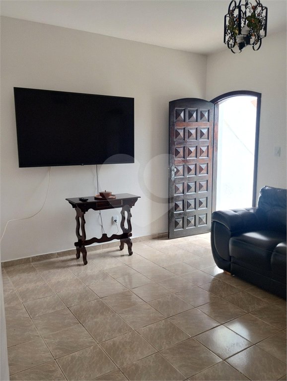 Casa à venda com 3 quartos, sendo 1 suíte,  em Vila Oliveira, Mogi das Cruzes, SP
