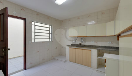 Sobrado à venda com 4 quartos, sendo 1 suíte, em Jardim Prudência, São Paulo, SP