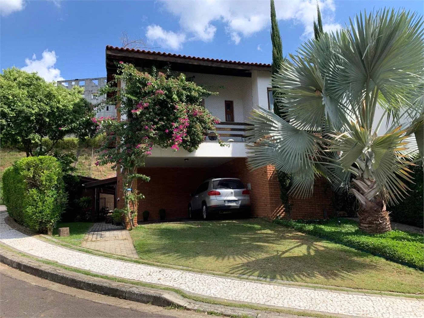 Casa à venda com 4 quartos, sendo 2 suítes, no condomínio Ypê Branco, São Paulo - SP