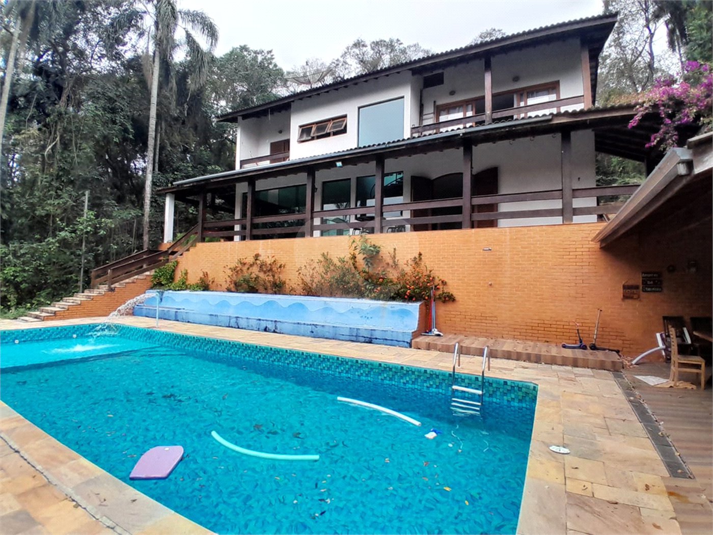 Casa Térrea à venda com 5 quartos, sendo 2 suítes,  em Roseira, Mairiporã, SP