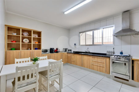 Sobrado à venda com 3 quartos, sendo 1 suíte,  em Alto da Boa Vista, São Paulo, SP
