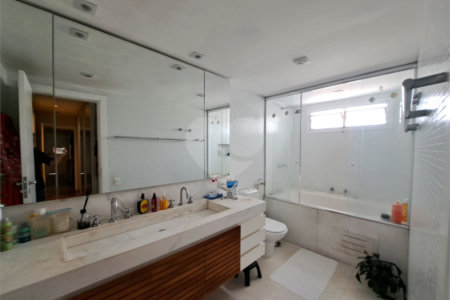 Apartamento à venda com 3 suítes em Campo Belo, São Paulo, SP