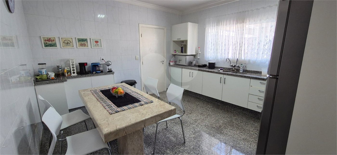 Casa à venda com 5 quartos, sendo 4 suítes, no condomínio Residencial Vilazul, Sorocaba - SP