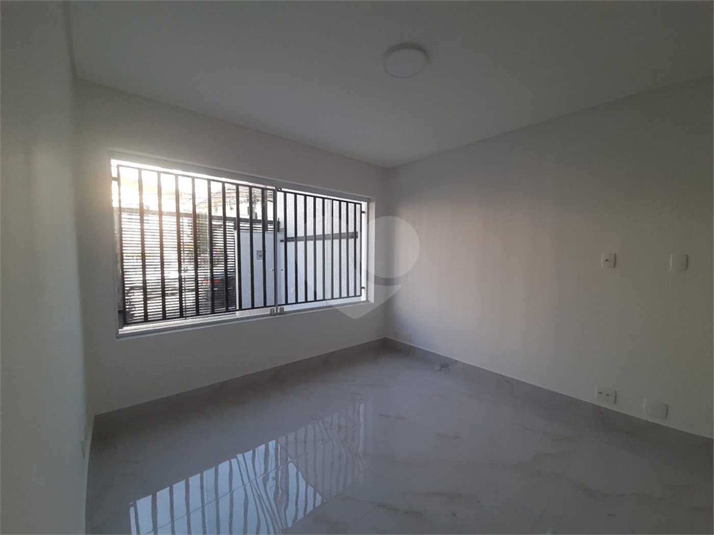Sobrado à venda com 4 quartos, sendo 3 suítes, em Vila Paulicéia, São Paulo, SP