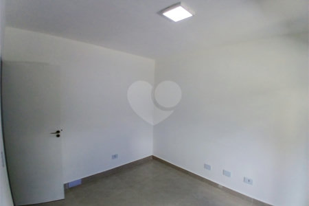 Casa à venda com 3 quartos, sendo 1 suíte, no condomínio Res Saint Honoré, São Paulo - SP
