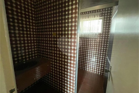 Sobrado à venda com 4 quartos, sendo 1 suíte, em Vila Congonhas, São Paulo, SP